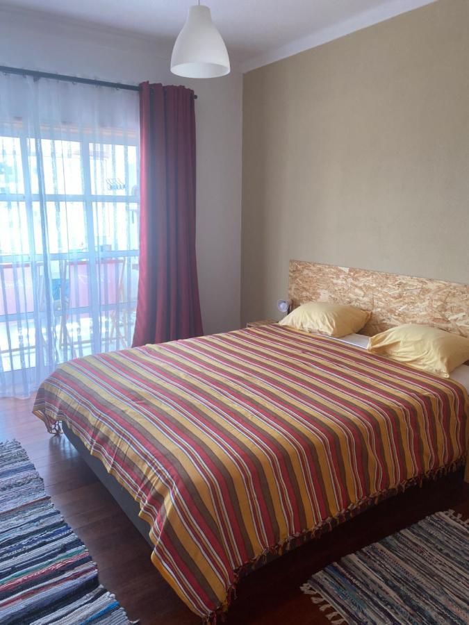 Appartement 6 Personnes Sao Martinho Do Porto Luaran gambar